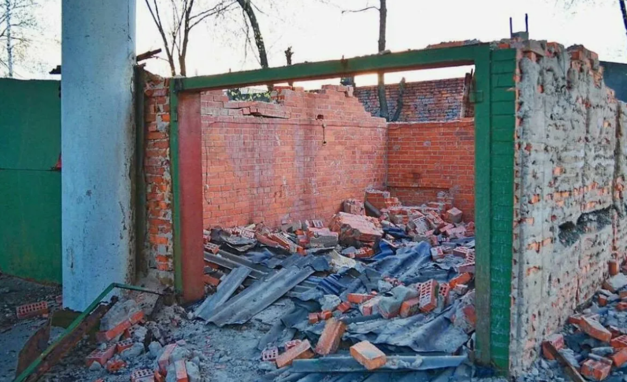 <span style="font-weight: bold;">Демонтаж кирпичного гаража</span> 