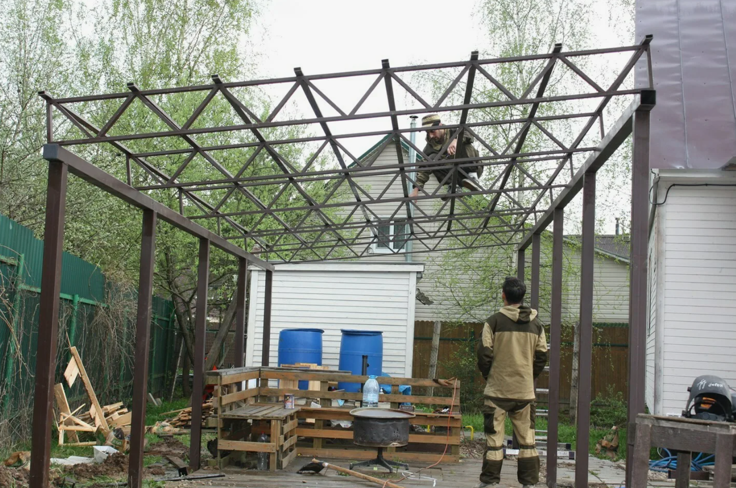 <span style="font-weight: bold;">Демонтаж металлического навеса</span> 