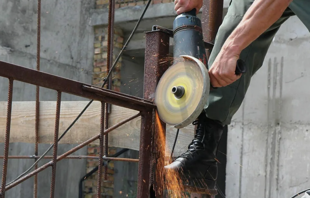 <span style="font-weight: bold;">Демонтаж металлического забора/ограждения </span>